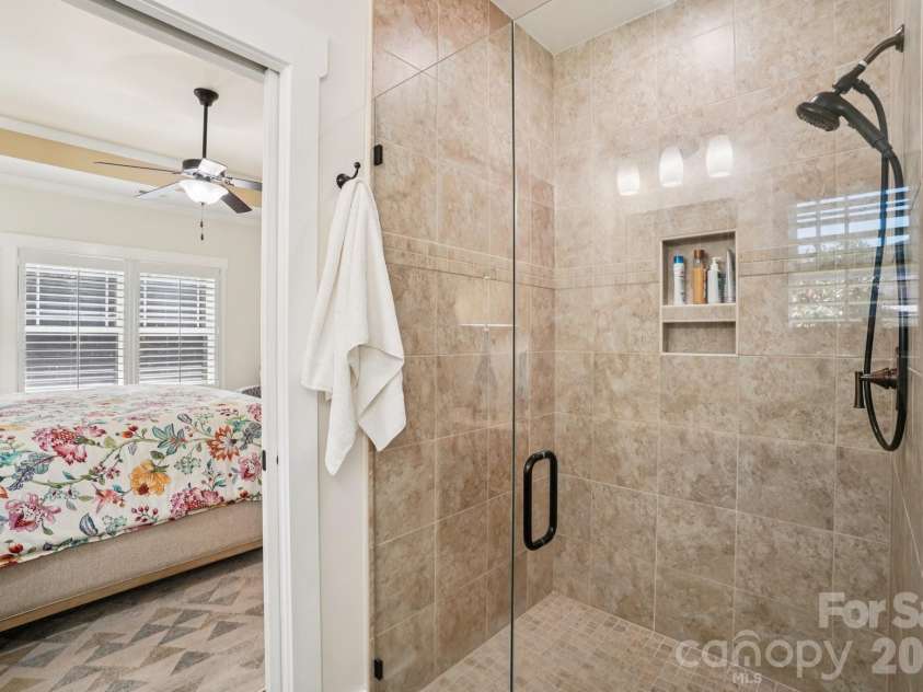 31 Anvil Avenue, Hendersonville, NC 28792.  MLS# CAR4367438, YatesRealty ID 9525. 
