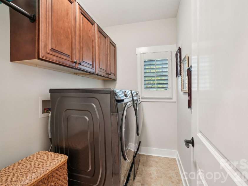 31 Anvil Avenue, Hendersonville, NC 28792.  MLS# CAR4367438, YatesRealty ID 9525. 