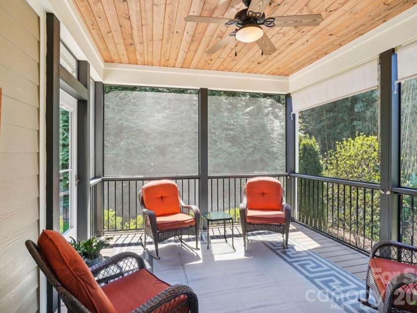 31 Anvil Avenue, Hendersonville, NC 28792.  MLS# CAR4367438, YatesRealty ID 9525. 