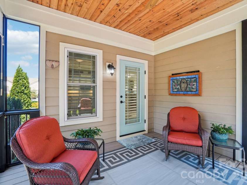 31 Anvil Avenue, Hendersonville, NC 28792.  MLS# CAR4367438, YatesRealty ID 9525. 
