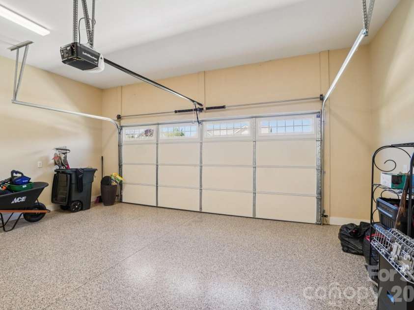31 Anvil Avenue, Hendersonville, NC 28792.  MLS# CAR4367438, YatesRealty ID 9525. 