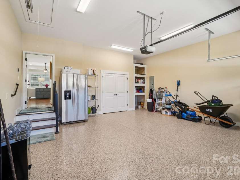 31 Anvil Avenue, Hendersonville, NC 28792.  MLS# CAR4367438, YatesRealty ID 9525. 