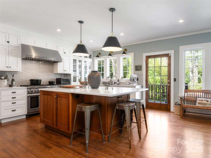 341 Vanderbilt Road, Asheville, NC 28803.  MLS# CAR4253795, YatesRealty ID 9525. 