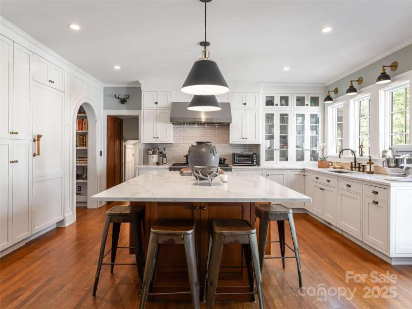 341 Vanderbilt Road, Asheville, NC 28803.  MLS# CAR4253795, YatesRealty ID 9525. 