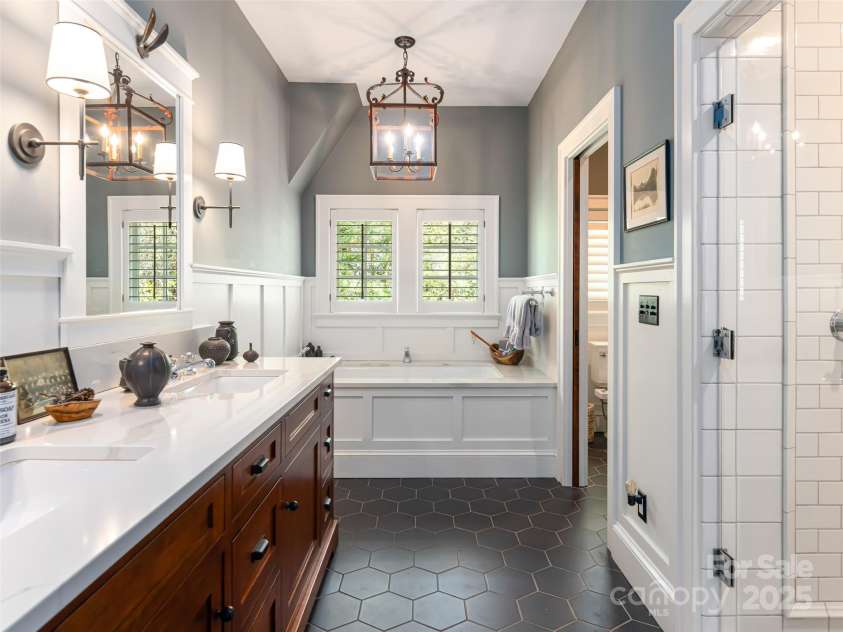 341 Vanderbilt Road, Asheville, NC 28803.  MLS# CAR4253795, YatesRealty ID 9525. 