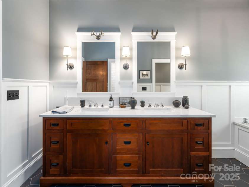 341 Vanderbilt Road, Asheville, NC 28803.  MLS# CAR4253795, YatesRealty ID 9525. 