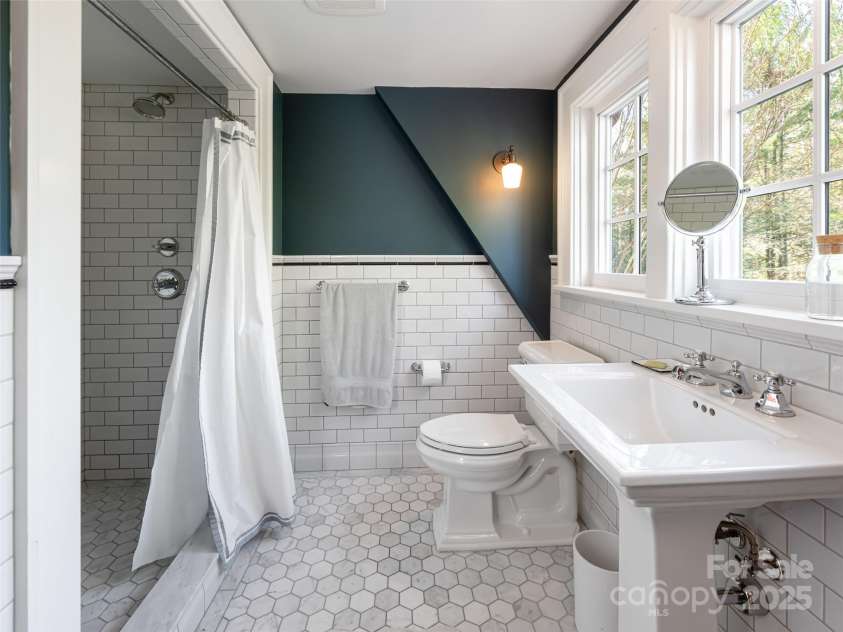 341 Vanderbilt Road, Asheville, NC 28803.  MLS# CAR4253795, YatesRealty ID 9525. 