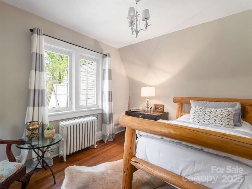 341 Vanderbilt Road, Asheville, NC 28803.  MLS# CAR4253795, YatesRealty ID 9525. 