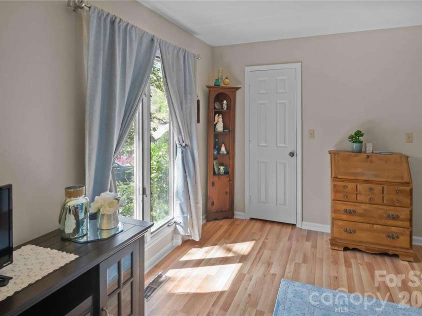 335 Melrose Avenue, Tryon, NC 28782.  MLS# CAR4366649, YatesRealty ID 9529. 