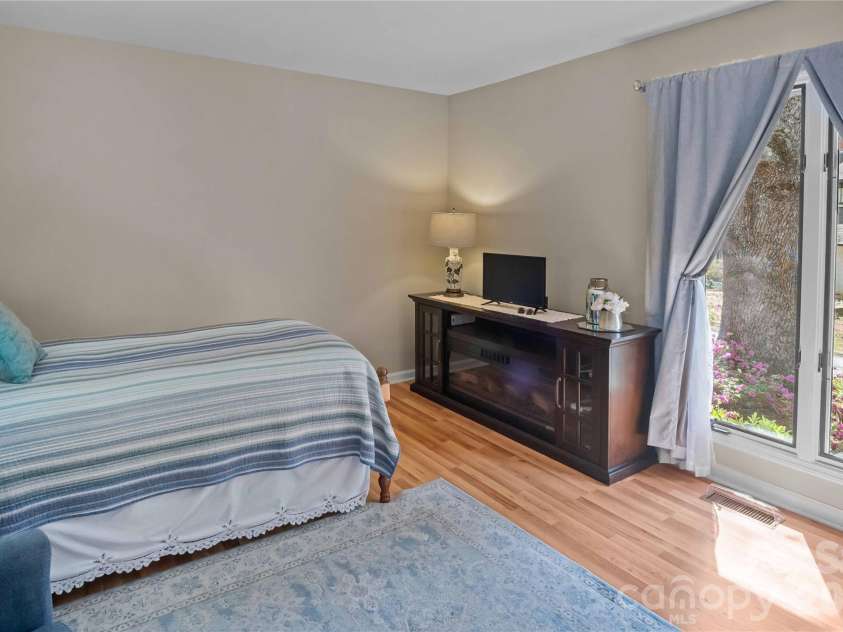 335 Melrose Avenue, Tryon, NC 28782.  MLS# CAR4366649, YatesRealty ID 9529. 