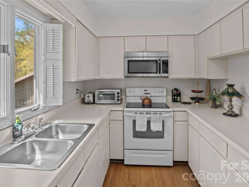 335 Melrose Avenue, Tryon, NC 28782.  MLS# CAR4366649, YatesRealty ID 9529. 