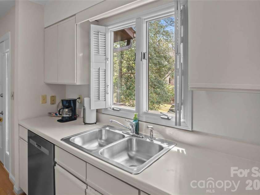 335 Melrose Avenue, Tryon, NC 28782.  MLS# CAR4366649, YatesRealty ID 9529. 