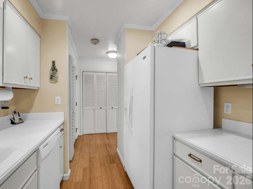 335 Melrose Avenue, Tryon, NC 28782.  MLS# CAR4417394, YatesRealty ID 9529. All Kitchen appliances included