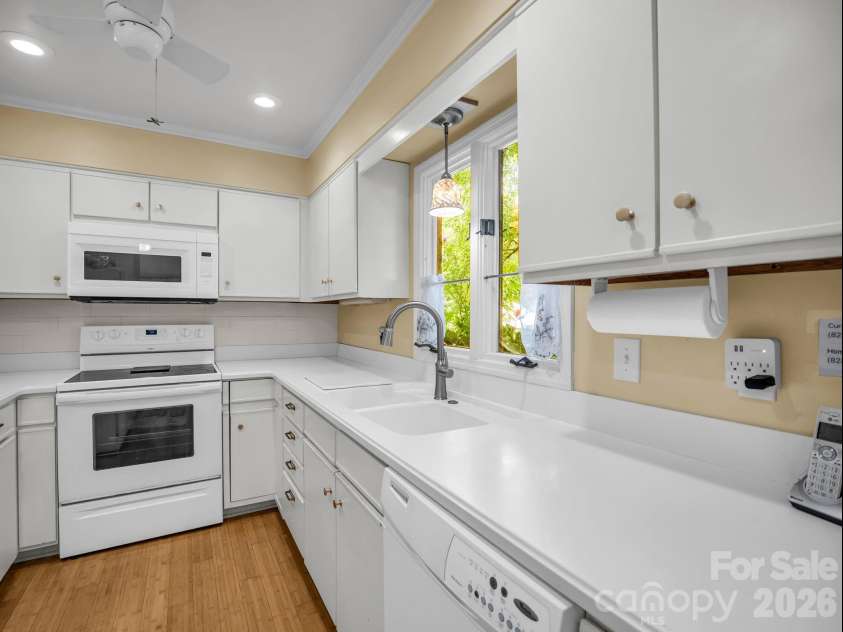 335 Melrose Avenue, Tryon, NC 28782.  MLS# CAR4417394, YatesRealty ID 9529. Corian countertops