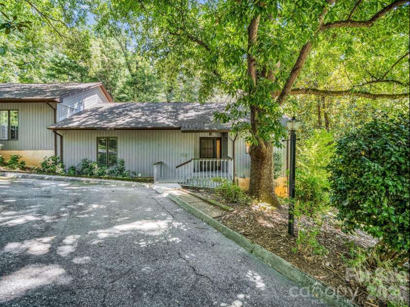 335 Melrose Avenue, Tryon, NC 28782.  MLS# CAR4417394, YatesRealty ID 9529. End Unit main level