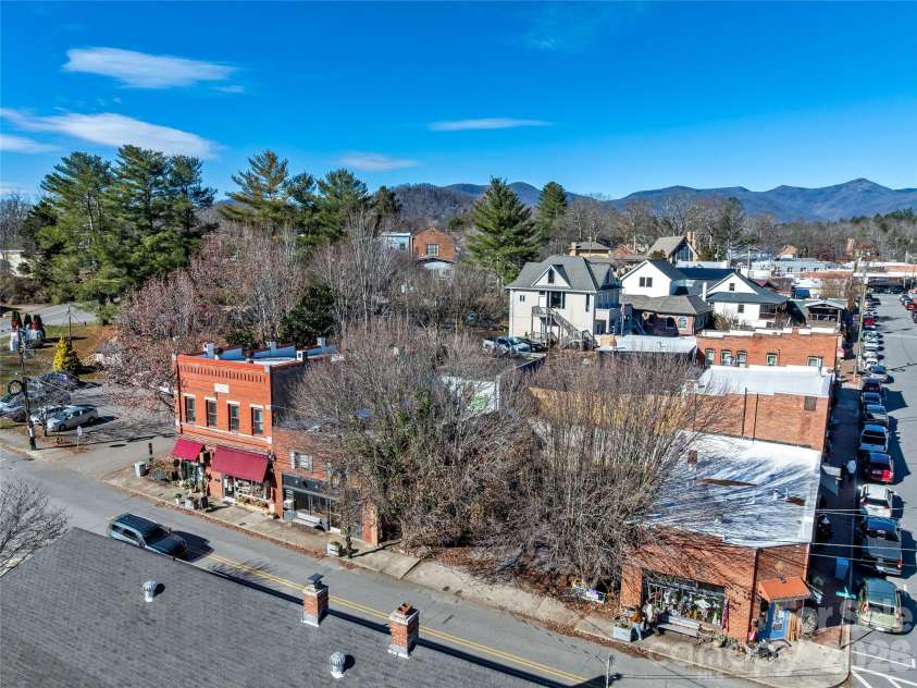 204 Sutton Avenue, Black Mountain, NC 28711.  MLS# CAR4331519, YatesRealty ID 953. 