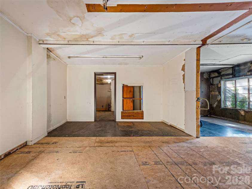 204 Sutton Avenue, Black Mountain, NC 28711.  MLS# CAR4331519, YatesRealty ID 953. 