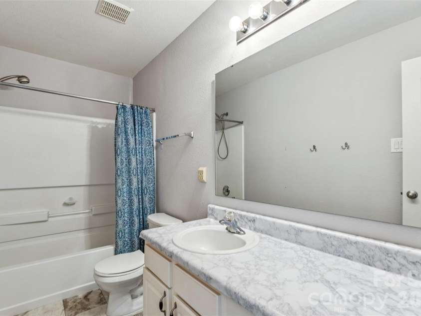 205 Edzell Drive, Salisbury, NC 28146.  MLS# CAR4336512, YatesRealty ID 9531. Hall Bath