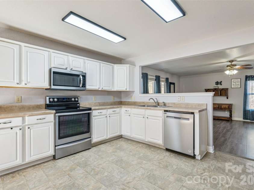 205 Edzell Drive, Salisbury, NC 28146.  MLS# CAR4336512, YatesRealty ID 9531. Kitchen