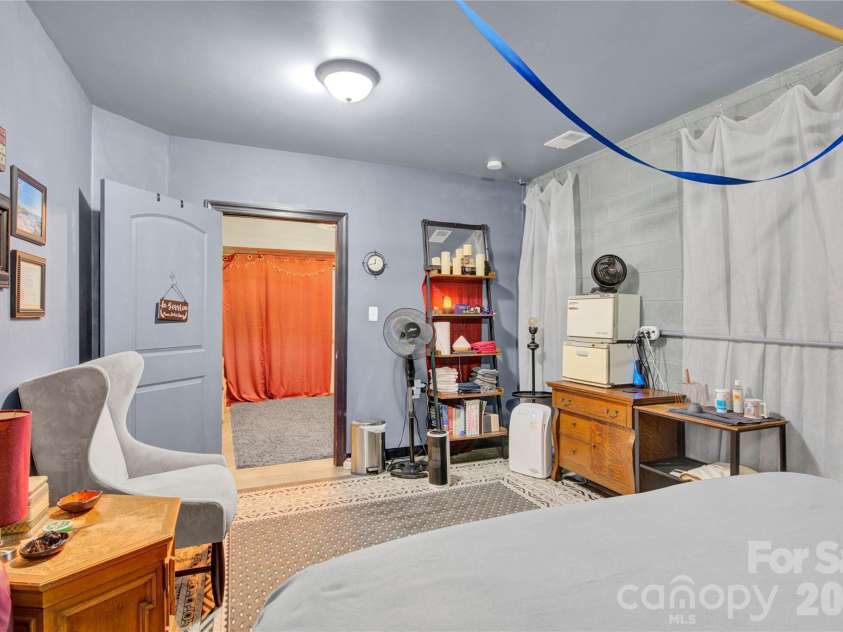 267 Ikerd Drive, Concord, NC 28025.  MLS# CAR4264417, YatesRealty ID 9533. Basement area-Great for seeing clients???