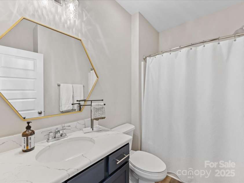 5013 Watercrest Trail, Belmont, NC 28012.  MLS# CAR4234154, YatesRealty ID 9534. 1st floor full bath