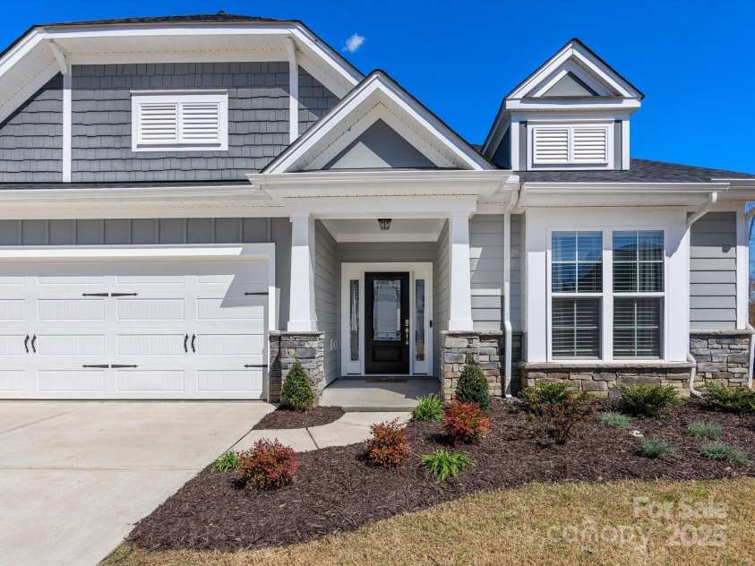 5013 Watercrest Trail, Belmont, NC 28012.  MLS# CAR4234154, YatesRealty ID 9534. Custom landscaping