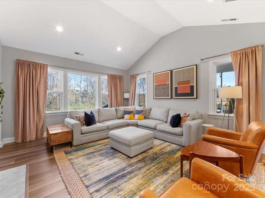 5013 Watercrest Trail, Belmont, NC 28012.  MLS# CAR4234154, YatesRealty ID 9534. Lots of natural light in the family room