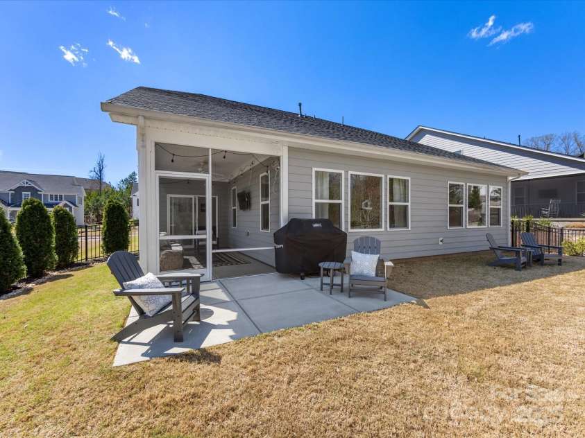 5013 Watercrest Trail, Belmont, NC 28012.  MLS# CAR4234154, YatesRealty ID 9534. Permanent gas hook up for grill