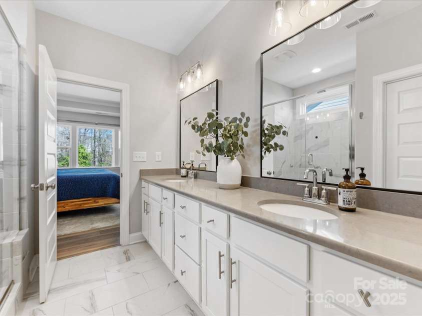 5013 Watercrest Trail, Belmont, NC 28012.  MLS# CAR4234154, YatesRealty ID 9534. Primary ensuite with linen closet