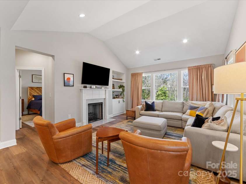 5013 Watercrest Trail, Belmont, NC 28012.  MLS# CAR4234154, YatesRealty ID 9534. Sizeable family room