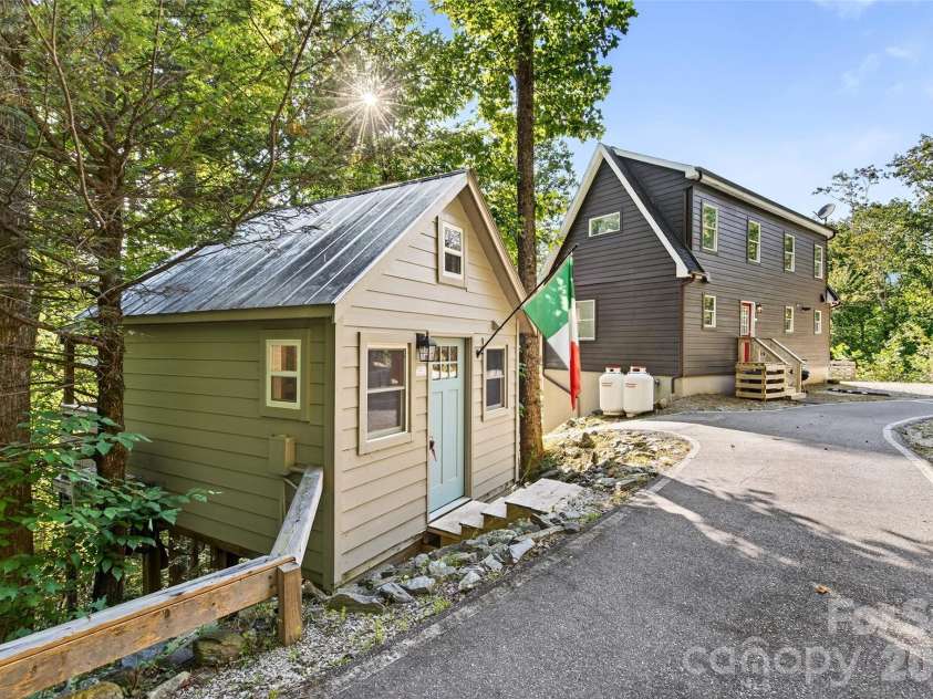 8032 Buck Creek Road, Marion, NC 28752.  MLS# CAR4363181, YatesRealty ID 9534. 