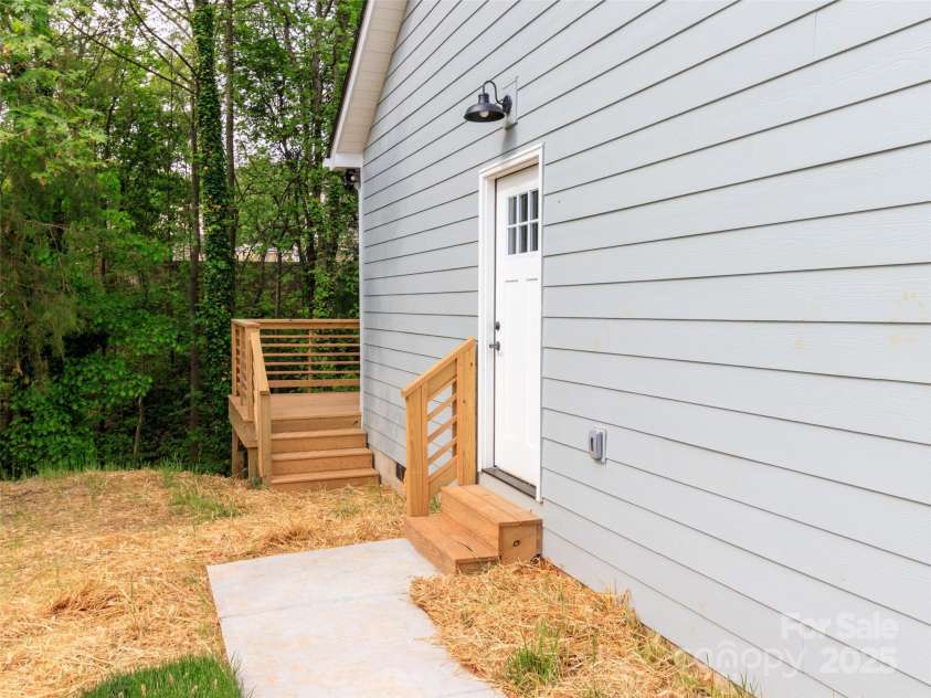 2302 Jordi Way, Charlotte, NC 28213.  MLS# CAR4244995, YatesRealty ID 9535. 