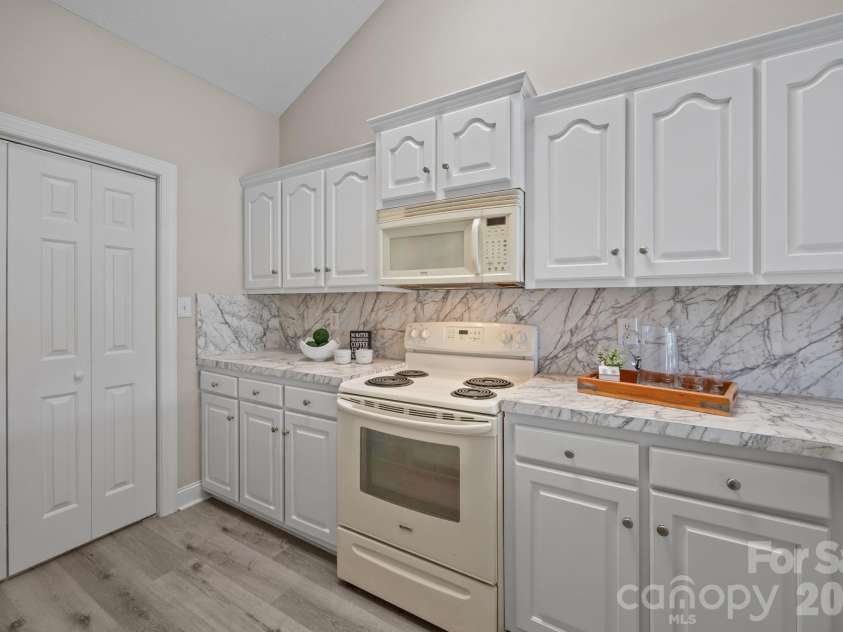 3944 Jasmine Lane, Denver, NC 28037.  MLS# CAR4355941, YatesRealty ID 9535. 