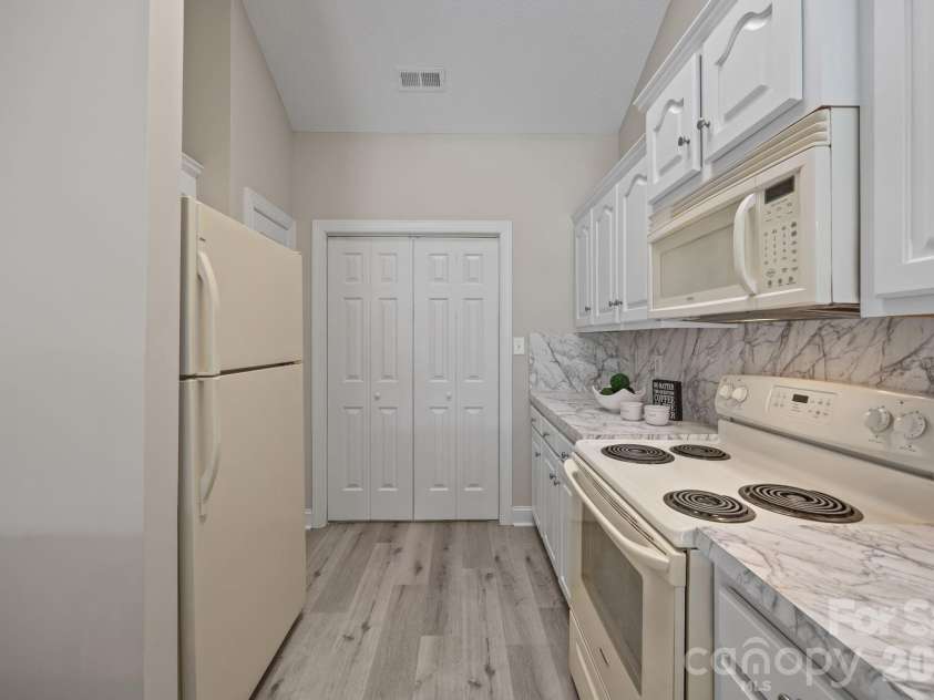 3944 Jasmine Lane, Denver, NC 28037.  MLS# CAR4355941, YatesRealty ID 9535. 