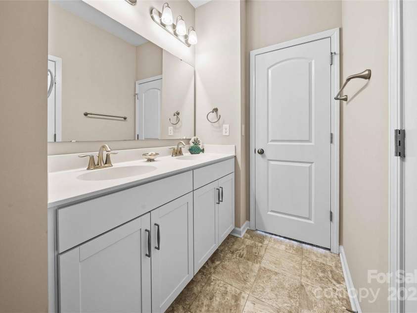 2914 Hiddenbrook Way, Indian Land, SC 29707.  MLS# CAR4227990, YatesRealty ID 9536. Jack & Jill Bath