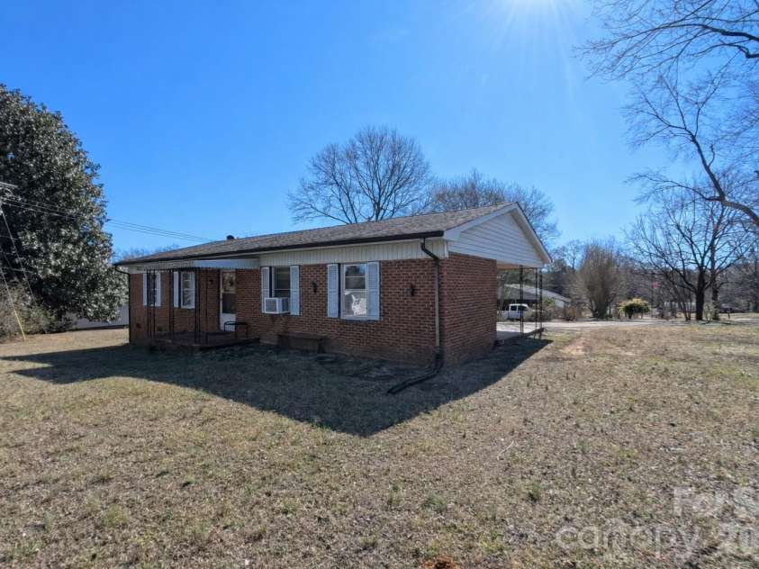 2410 Harris Henrietta Road, Mooresboro, NC 28114.  MLS# CAR4344348, YatesRealty ID 9537. 