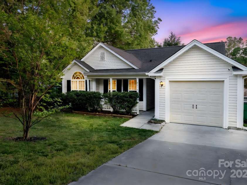 2416 Hart Road, Charlotte, NC 28214.  MLS# CAR4249758, YatesRealty ID 9538. 