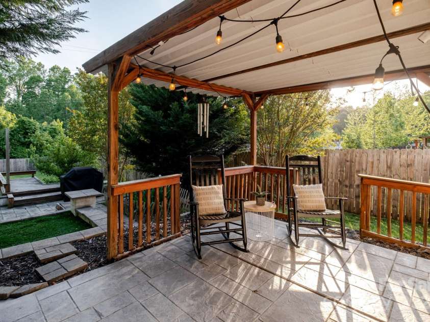 2416 Hart Road, Charlotte, NC 28214.  MLS# CAR4249758, YatesRealty ID 9538. 