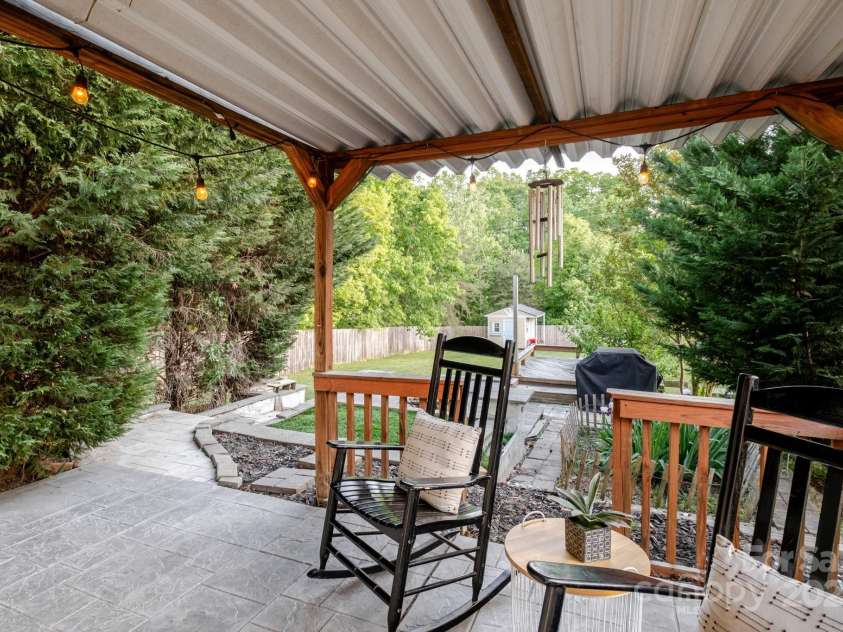 2416 Hart Road, Charlotte, NC 28214.  MLS# CAR4249758, YatesRealty ID 9538. 