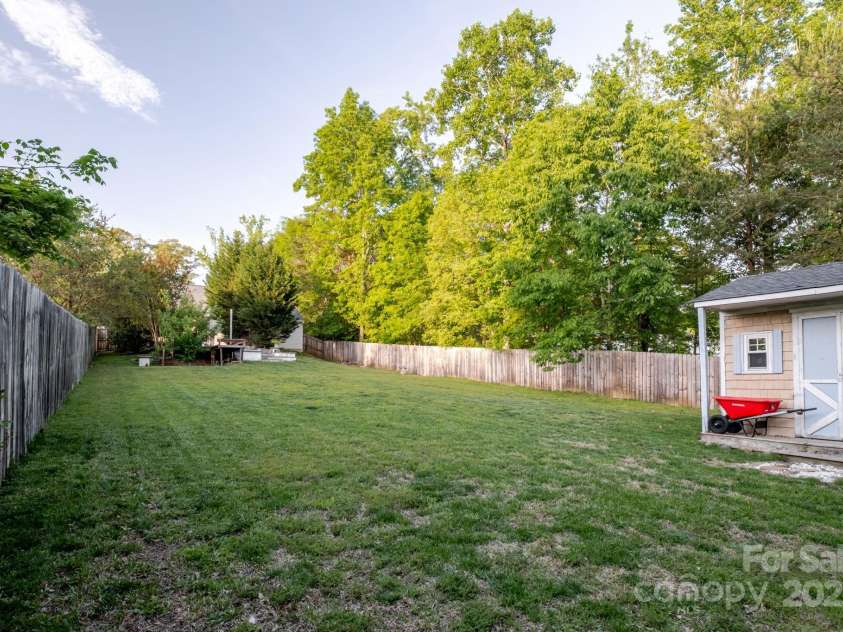 2416 Hart Road, Charlotte, NC 28214.  MLS# CAR4249758, YatesRealty ID 9538. 