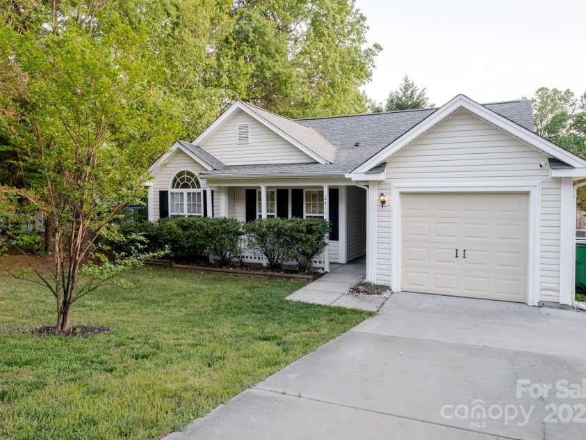 2416 Hart Road, Charlotte, NC 28214.  MLS# CAR4249758, YatesRealty ID 9538. 