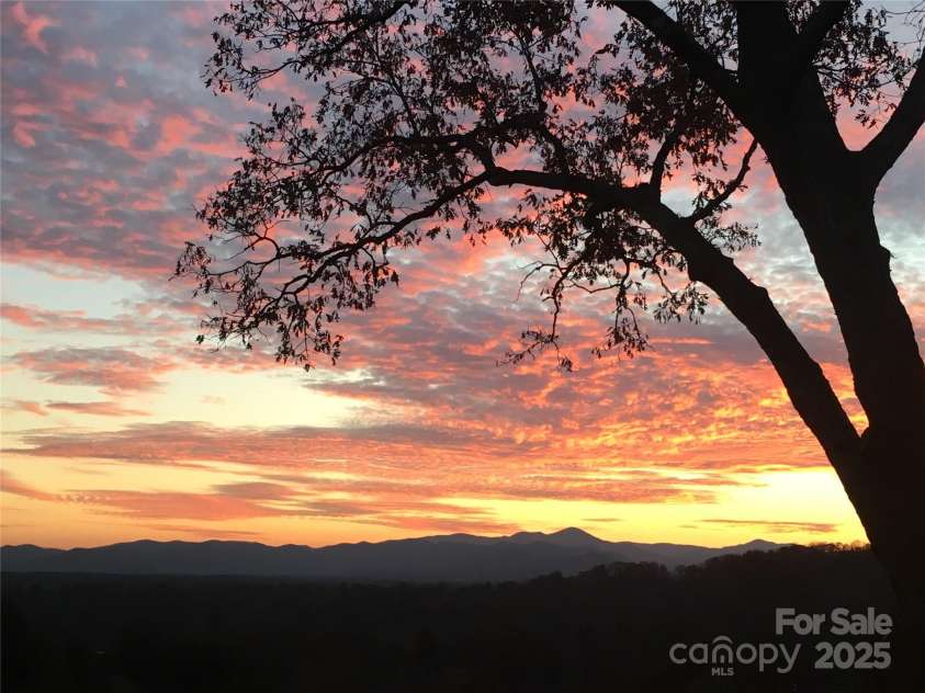 305 Piney Mountain Drive, Asheville, NC 28805.  MLS# CAR4286692, YatesRealty ID 9539. 