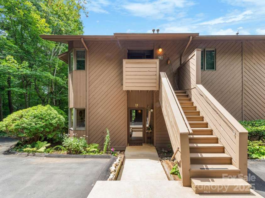 305 Piney Mountain Drive, Asheville, NC 28805.  MLS# CAR4286692, YatesRealty ID 9539. End unit privacy