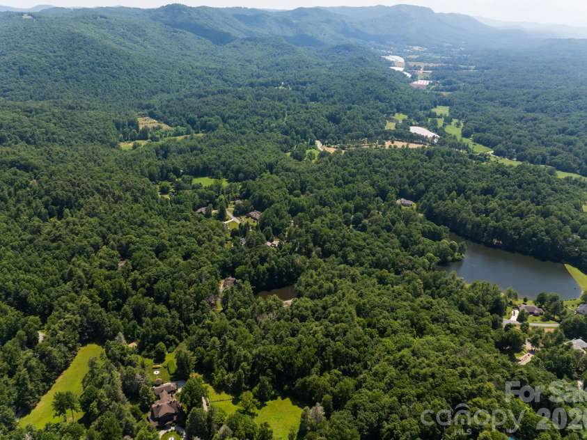 34 Oak Gate Drive, Hendersonville, NC 28739.  MLS# CAR4366581, YatesRealty ID 9539. 