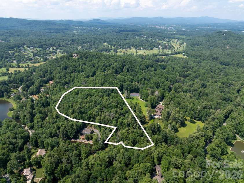 34 Oak Gate Drive, Hendersonville, NC 28739.  MLS# CAR4366581, YatesRealty ID 9539. 