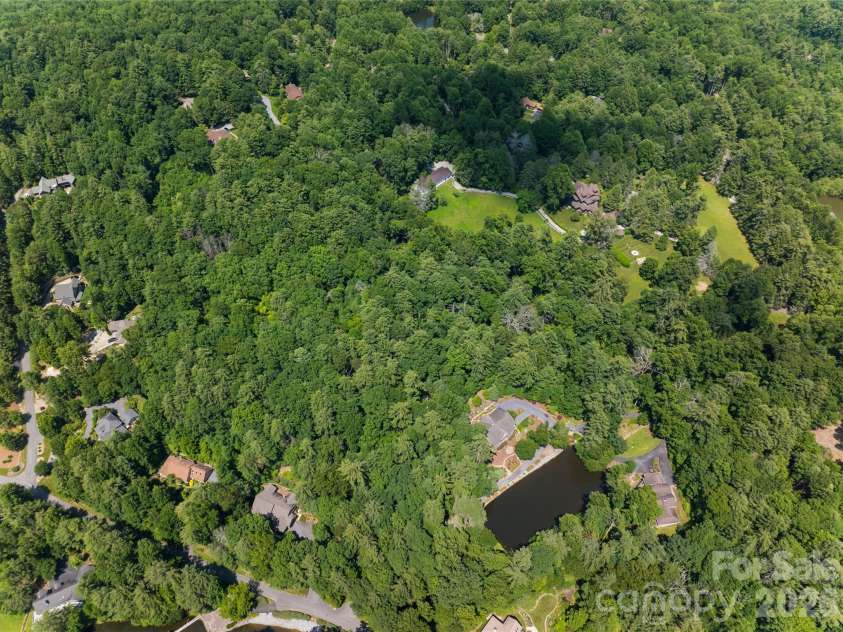 34 Oak Gate Drive, Hendersonville, NC 28739.  MLS# CAR4366581, YatesRealty ID 9539. 