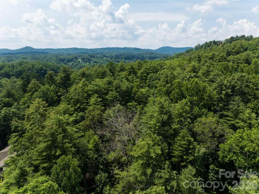 34 Oak Gate Drive, Hendersonville, NC 28739.  MLS# CAR4366581, YatesRealty ID 9539. 