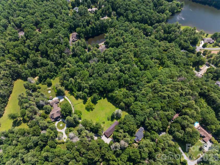 34 Oak Gate Drive, Hendersonville, NC 28739.  MLS# CAR4366581, YatesRealty ID 9539. 