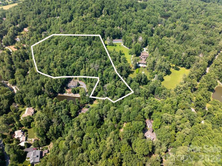 34 Oak Gate Drive, Hendersonville, NC 28739.  MLS# CAR4366581, YatesRealty ID 9539. 