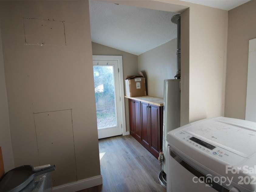 206 Frances Street, Clover, SC 29710.  MLS# CAR4322396, YatesRealty ID 954. Laundry room